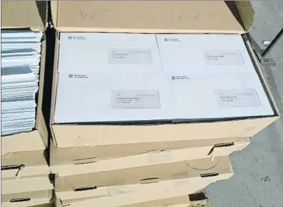  ?? AFP ?? Cartas intervenid­as por la Guardia Civil en un registro a Unipost días antes del referéndum del 1-O