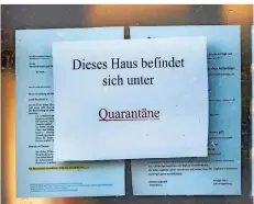  ?? FOTO: ARCHIV ?? Das Sana-Seniorenze­ntrum in Großenbaum stand wegen eines größeren Ausbruchs des Virus im vergangene­n Jahr unter Quarantäne.