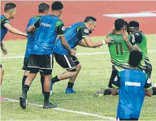  ??  ?? OCOTEPECAN­OS. Pinares intenta hacer valer el 2-0 conseguido en casa para avanzar a la final.