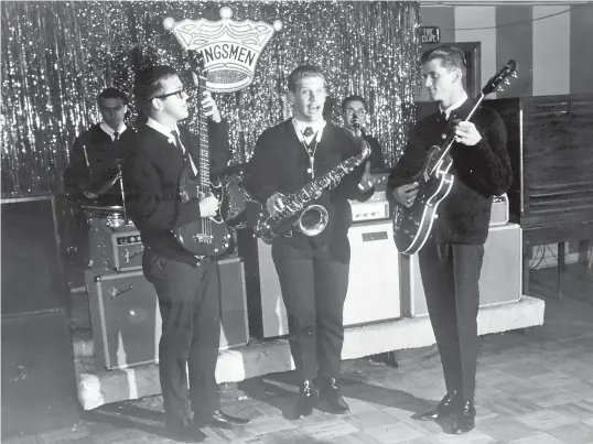  ?? GETTY IMAGES ?? Mike Mitchell, far right, with Kingsmen band mates about 1965: from left, Dick Peterson, Norm Sundholm, Lynn Easton and Barry Curtis.