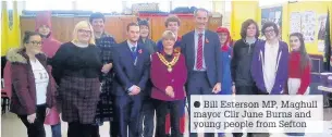  ?? Ll Esterson MP, Maghull mayor lr une Burn and young people from Sefton ??