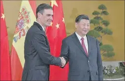  ?? EFE ?? Pedro Sánchez y Xi Jimping antes de su reunión.