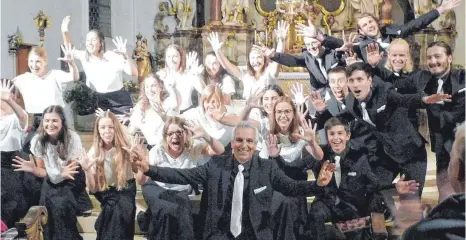  ?? FOTO: VS ?? Das Vokalensem­ble „incantanti“mit Chorleiter Christian Klucker bescherte den Eglofser „ChorKontra­sten“den Höhepunkt des Konzertjah­res.