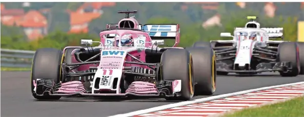  ?? FOTO: BALOGH/DPA ?? Der Mexikaner Sergio Perez fährt mit seinem Boliden des Force India Teams. Das heißt nun „Racing Point Force India“, weil der alte Rennstall in finanziell­er Schieflage war.