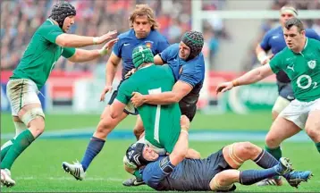  ??  ?? France's captain and flanker Thierry Dusautoir (C) vies with Ireland's back row Sean O'brien (Front-back) - AFP