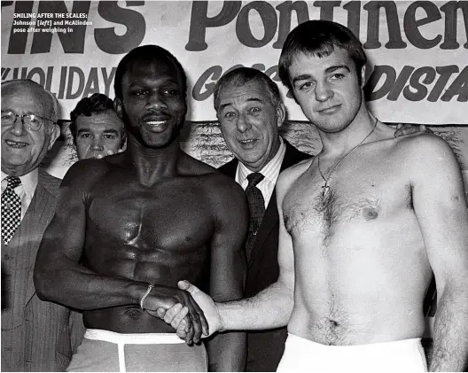  ?? Photo: ACTION IMAGES/SPORTING PICTURES ?? SMILING AFTER THE SCALES: Johnson [left] and Mcalinden pose after weighing in