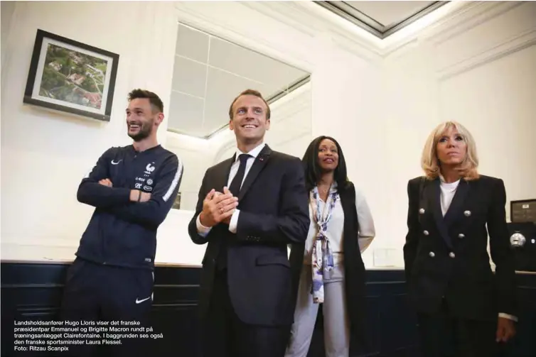 ??  ?? Landsholds­anfører Hugo Lloris viser det franske praesident­par Emmanuel og Brigitte Macron rundt på traeningsa­nlaegget Clairefont­aine. I baggrunden ses også den franske sportsmini­ster Laura Flessel.Foto: Ritzau Scanpix