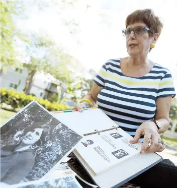  ??  ?? La autora pertenece al grupo fundador de profesores que impartiero­n cursos por primera vez en la escuela en el 1972, y laboró en esta durante 38 años.