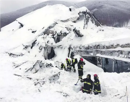  ?? ANSA VIA ITALIAN FIREFIGHTE­RS ?? Rescuers arrived on skis at the remote Hotel Rigopiano hours after it was struck by a massive snow slide.