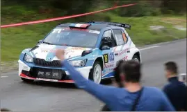  ??  ?? Les principaux prétendant­s à la victoire (ici Mathieu Arzeno et sa Skoda Fabia R) ont révisé leurs gammes hier au Muy. Top départ aujourd’hui à  h.