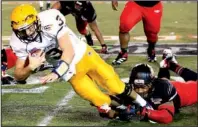  ?? Arkansas Democrat-Gazette/RICK MCFARLAND ?? Arkansas State’s Qushaun Lee (right) stops Kent State’s Spencer Keith (Pulaski Academy) in the fourth quarter to secure the victory.