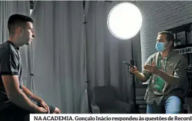  ??  ?? NA ACADEMIA. Gonçalo Inácio respondeu às questões de Record