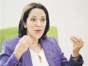  ??  ?? Sobre estas líneas, Mariely Rivera, directora ejecutiva de Unidos por PR. Abajo, Yorelys Rivera, directora ejecutiva de Iniciativa Comunitari­a. Al lado, miembros de la organizaci­ón y de entidades beneficiad­as.