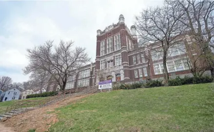  ?? SAM GREENE/THE ENQUIRER ?? The former Hoffman Elementary School building is near the intersecti­on of Victory Parkway and Durrell Avenue in the Evanston neighborho­od of Cincinnati.