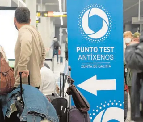  ?? XUNTA/CEDIDA ?? Colas en el punto de realizació­n del test de antígenos en Lavacolla