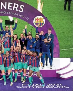  ??  ?? Victorious…Barcelona Femeni lift their first Champions League