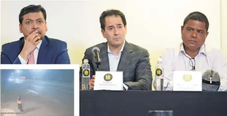  ?? ?? Durante una conferenci­a de prensa con el vicefiscal Luis Enrique Orozco, el fiscal Gustavo Adolfo Guerrero y el padre de Debanhi, Mario Escobar, presentaro­n uno de los videos en los que se ve a la joven.