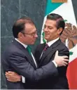  ?? DARIO LOPEZ-MILLS, AP ?? Mexican President Enrique Peña Nieto embraces Treasury Minister Luis Videgaray, who resigned.