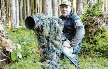  ?? Fotos (2): Sabrina Schatz ?? Tom Engel aus Fellheim fotografie­rt aus Leidenscha­ft Wildtiere im nördlichen Unterallgä­u. Die meisten Bilder macht er für sich. Manche schickt er auch an unsere Zeitung.