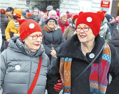  ??  ?? Oberomas Susanne Scholl und Monika Salzer: „Der Medusa ist ein neues Haupt gewachsen.“