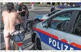  ??  ?? Polizei-Großeinsat­z beim Naked Bike Ride in Wien