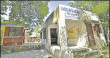  ?? HT FILE ?? Concerned over increasing number of addicts registered with OOAT centres leaving medication midway, the state government plans to make these dispensari­es a part of the de-addiction drive.