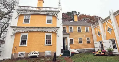  ?? DEB CRAM/ SEACOASTON­LINE ?? The Wedding Cake House is formally known as the George W. Bourne House and gets its nickname from its wedding cake-like appearance.