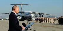  ??  ?? Discorso La base aerea russa di Hmeimim in Siria, visitata da Putin a dicembre