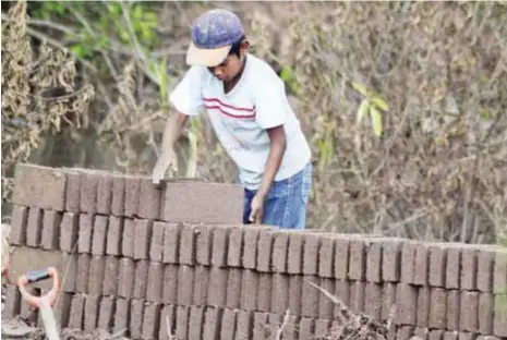  ?? / CUARTOSCUR­O ?? Realidad. La mayoría de los menores que trabajan refirieron que lo hacen por necesidad.