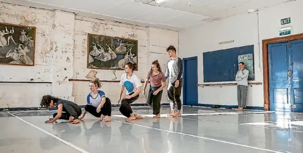  ?? PHOTO: CAROLINE ATKINSON ?? Footnote New Zealand dancers, from left: Lana Phillips, Emma Dellabarca, Jeremy Beck, Brydie Colquhoun, Jared Hemopo rehearse ‘Bridges and Doors’ as choreograp­her Jeremy Nelson looks on.