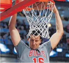  ?? FOTO: DPA ?? Augen zu und drauf: Paul Zipser reüssiert bei den Chicago Bulls.