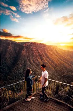  ?? @mikevisual­s
Photo by ?? Above left: A viewpoint in Lamington National Park.