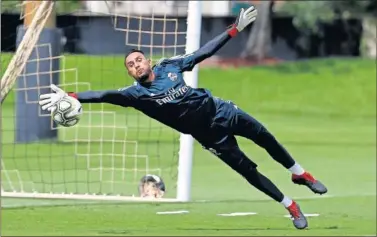  ??  ?? RESPALDADO. Keylor se ejercita sabiendo que tiene el apoyo y la confianza de Lopetegui.