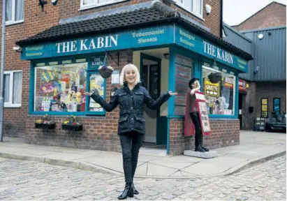  ?? Photo: ©ITV ?? Tracie Bennett on the set of Coronation Street