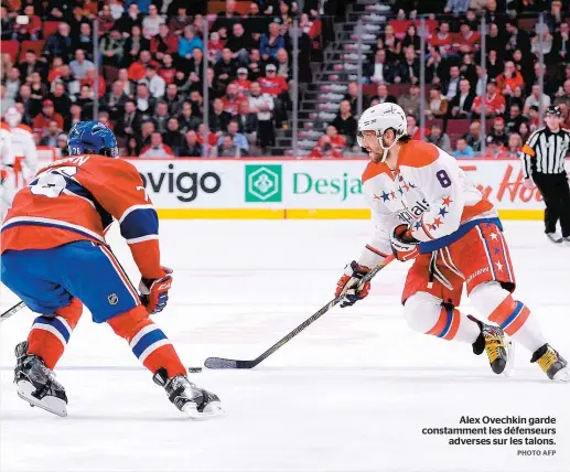  ??  ?? Alex Ovechkin garde constammen­t les défenseurs
adverses sur les talons.