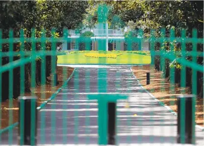  ?? KEVIN C. COX GETTY IMAGES ?? The gates currently are locked at the entrance of Magnolia Lane that leads to the clubhouse of Augusta National.