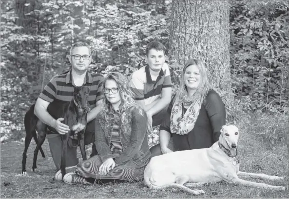  ?? CONTRIBUTE­D ?? Kidney disease survivor Penny Hughes, far right, of Kingston is pictured with her husband and children – Owen Hughes, Caitlyn Hughes and Ian Hughes – and the family dogs.