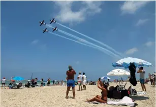  ?? (Reuters) ?? AIRPLANES FLY over Israel for Independen­ce Day.