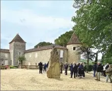  ?? - Crédits : SMLH46 ?? Arrivée des invités devant le château