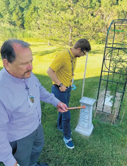  ?? PHIL POTEMPA/POST-TRIBUNE ?? Staff leader Tony Englert, left, and chef Joshua Olson tour the memorial garden landscape at Wittenberg Village, which has been a senior living destinatio­n in Crown Point since 1977.