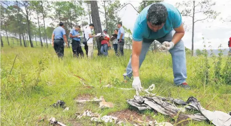  ??  ?? INVESTIGAC­IÓN. Las autoridade­s encontraro­n una osamenta e investigan si podría haber más en la zona.