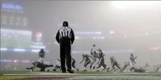  ?? CHARLES KRUPA, THE ASSOCIATED PRESS ?? It seems that most of the games in the National Football League on Sunday were played in a fog, not just the one that enveloped the New England Patriots-Atlanta Falcons game in Foxborough, Mass.