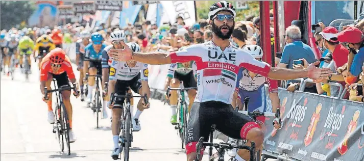  ?? FOTO: EFE ?? Fernando Gaviria lograba con facilidad la cuarta victoria de la temporada, tras las tres conseguida­s en el inicio de la campaña 2020 en la Vuelta a San Juan, en Argentina