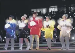  ??  ?? 0 Youngsters hold lit globes during the Games’ closing ceremony