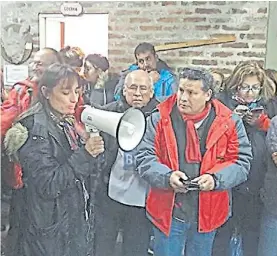  ??  ?? Protesta. La dirigente Romina del Plá, contra las clases en vacaciones.