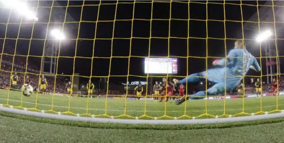  ?? JON BLACKER/THE CANADIAN PRESS ?? Toronto FC’s Victor Vazquez fools New York Red Bulls goalkeeper Luis Robles on a penalty kick in Saturday night’s victory at BMO Field. Justin Morrow did the rest for the Reds.