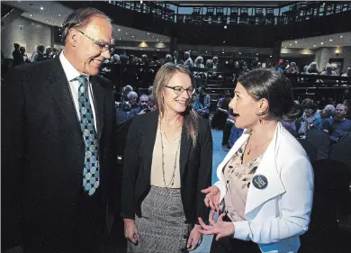  ?? CLIFFORD SKARSTEDT EXAMINER ?? Mayor Daryl Bennett and mayoral candidate Diane Therrien take part in a debate Thursday night at The Venue, moderated by Sandra Dueck, policy analyst specialist with the Greater Peterborou­gh Chamber of Commerce, and co-hosted by Peterborou­gh Greater Chamber of Commerce, Downtown Business Improvemen­t Area and the Women’s Business Network.