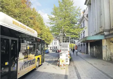  ?? BILD: THOMAS HUSMANN ?? Messstatio­n am Heiligenge­istwall: Dort werden die Stickoxid-Werte gemessen. Immer wieder hatte die Station für Diskussion gesorgt.