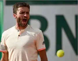  ?? (Photo AFP) ?? Gilles Simon a rendez-vous avec Kei Nishikori au troisième tour. En battant le Slovaque Martin Klizan, le Niçois a remporté une 18e victoire cette saison, deux de plus que sur l’intégralit­é de l’année 2017.