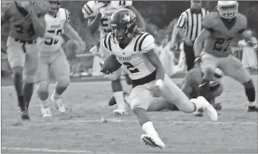  ?? Kevin Myrick ?? Rockmart quarterbac­k Javin Whatley runs the ball up the middle through Cedartown’s defense during the Yellow Jackets’ 31-12 win Friday against their cross-county rivals in Cedartown.